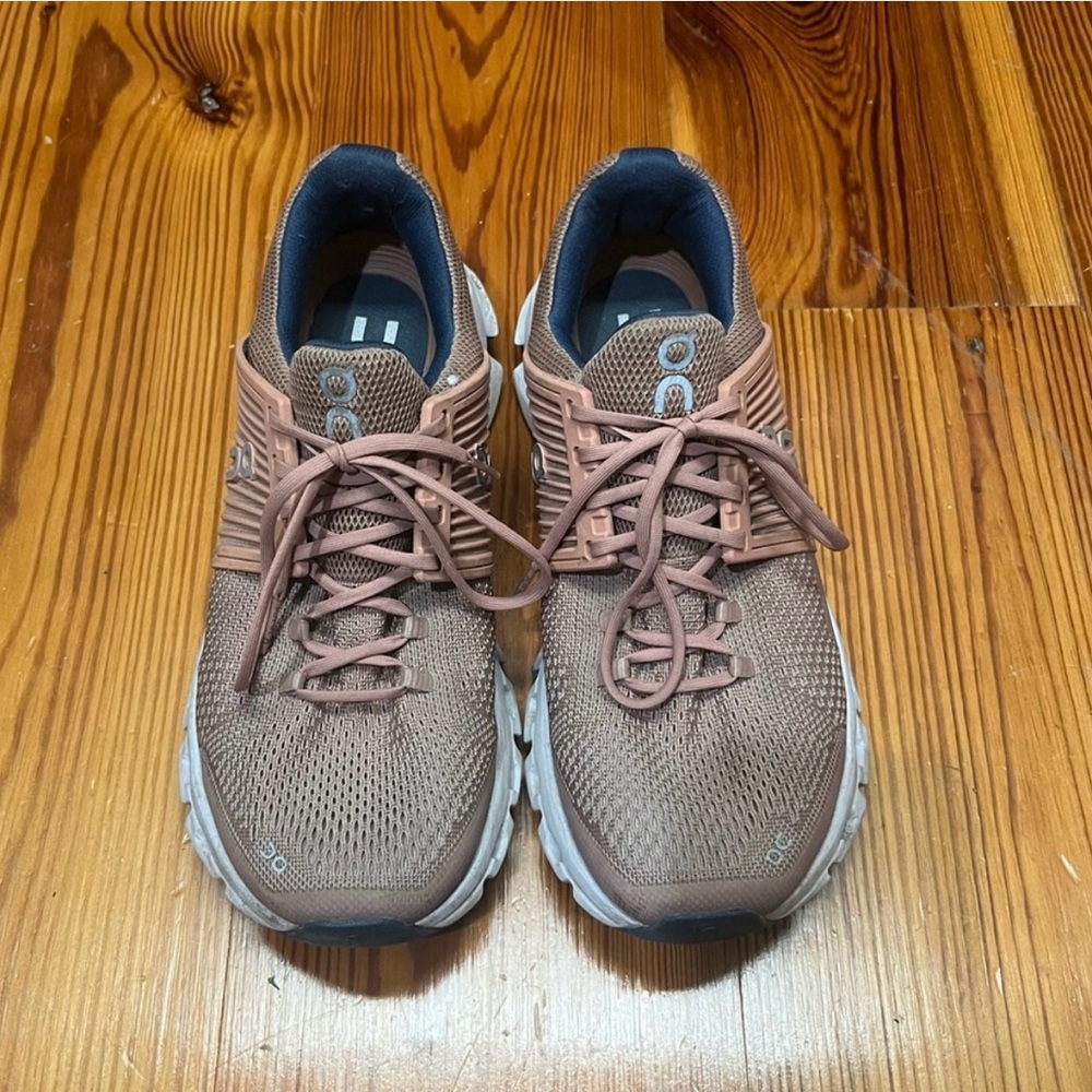 Woman’s On running shoes